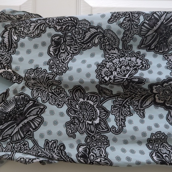 Express Ladies Top - Picture 2 of 8